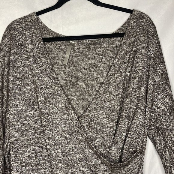 GREY WRAP SWEATER (M) - Picture 3 of 7